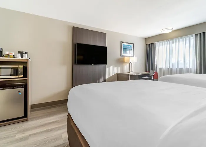 Comfort Inn & Suites Pacific - Auburn